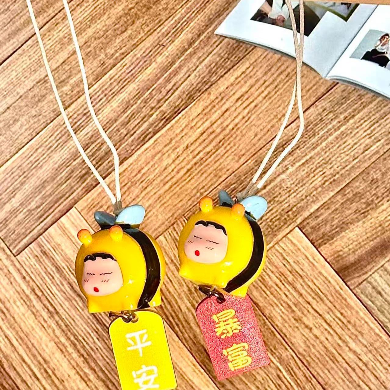 짱구는 못말려 꿀벌 코스프레 피규어 자동차 장식 펜던트 - Car Accessories Inside 리뷰 및 가격