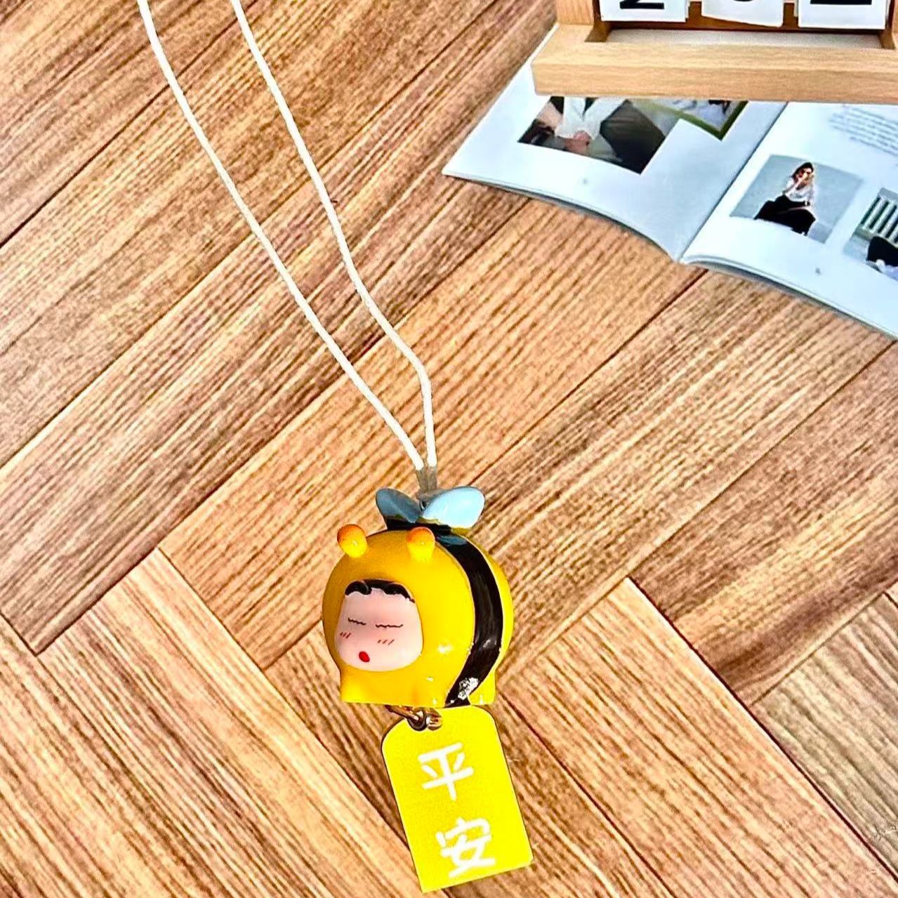 짱구는 못말려 꿀벌 코스프레 피규어 자동차 장식 펜던트 - Car Accessories Inside 리뷰 및 가격